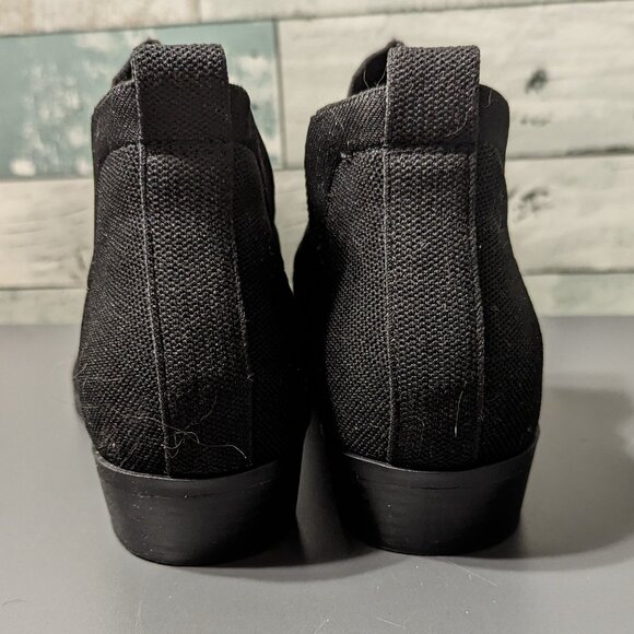 NWOT Torrid size 6.5 WW Black Side Dip Knit Bootie - Picture 2 of 4